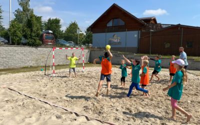 Příměstský tábor ve Frýdku-Místku nabídl plážovou házenou i výcviku služebních psů