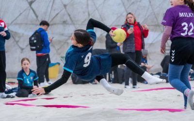 Házenkáři a házenkářky z našeho kraje si zahráli na Prague open beach handball