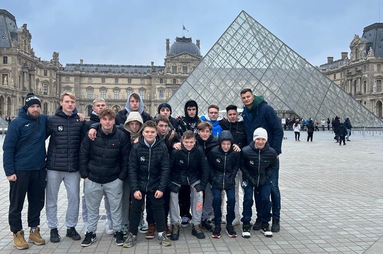 Dorostenci z Kopřivnice se z Paříže vrátili plní zážitků. Statečně bojovali i proti PSG