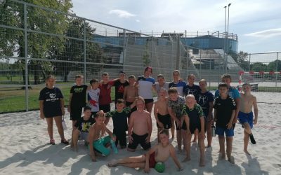 FOTO: Středa na Letním házenkářském kempu patřila lezecké stěně i hráčkám Poruby