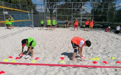 Účastníci Letního házenkářského kempu si vyzkoušeli i beachhandball