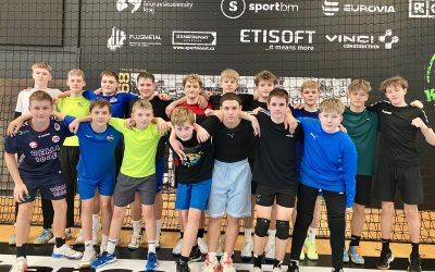 Kondice, pak házená. Krajský tým chlapců trénoval v Karviné.