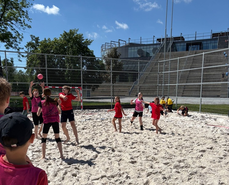 Na Festivalu házené v Ostravě se hrál i turnaj v beach handballu
